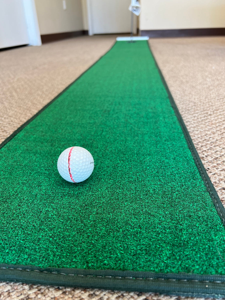 Home Putt golf putting mat with ball